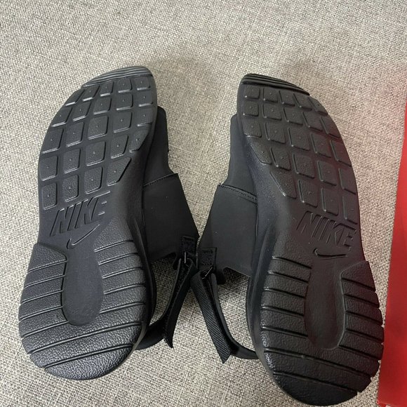 Nike Tanjun Black Strap Sandals Women's Size 9 Black And White Nike Logo - Picture 6 of 6